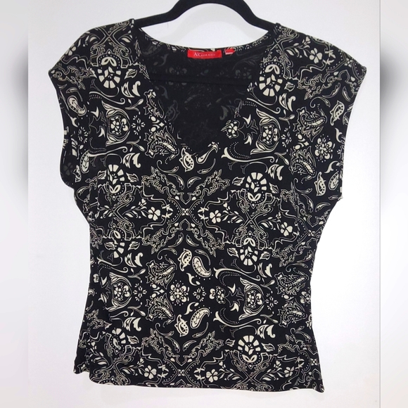 Ann Klein V neckline top.       LTOP - Picture 1 of 3